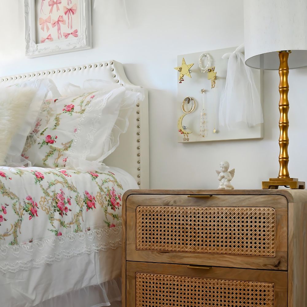girls wall jewelry storage