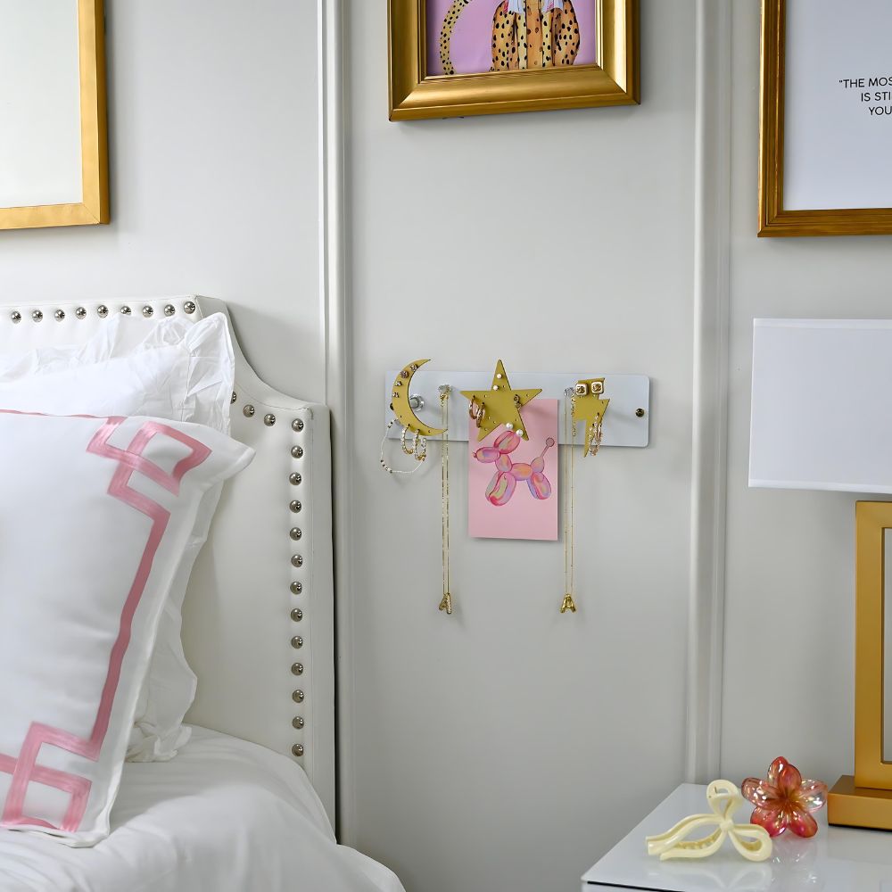 girls wall jewelry storage