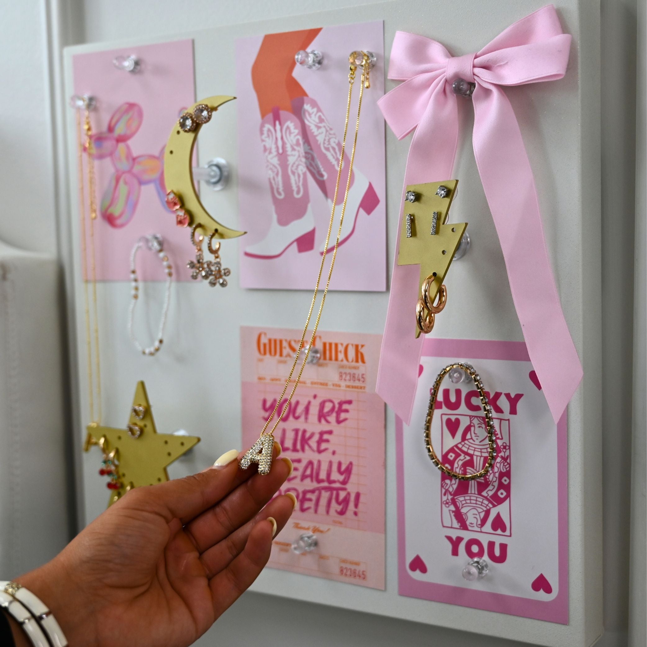 customizeable wall jewelry organizer for girls